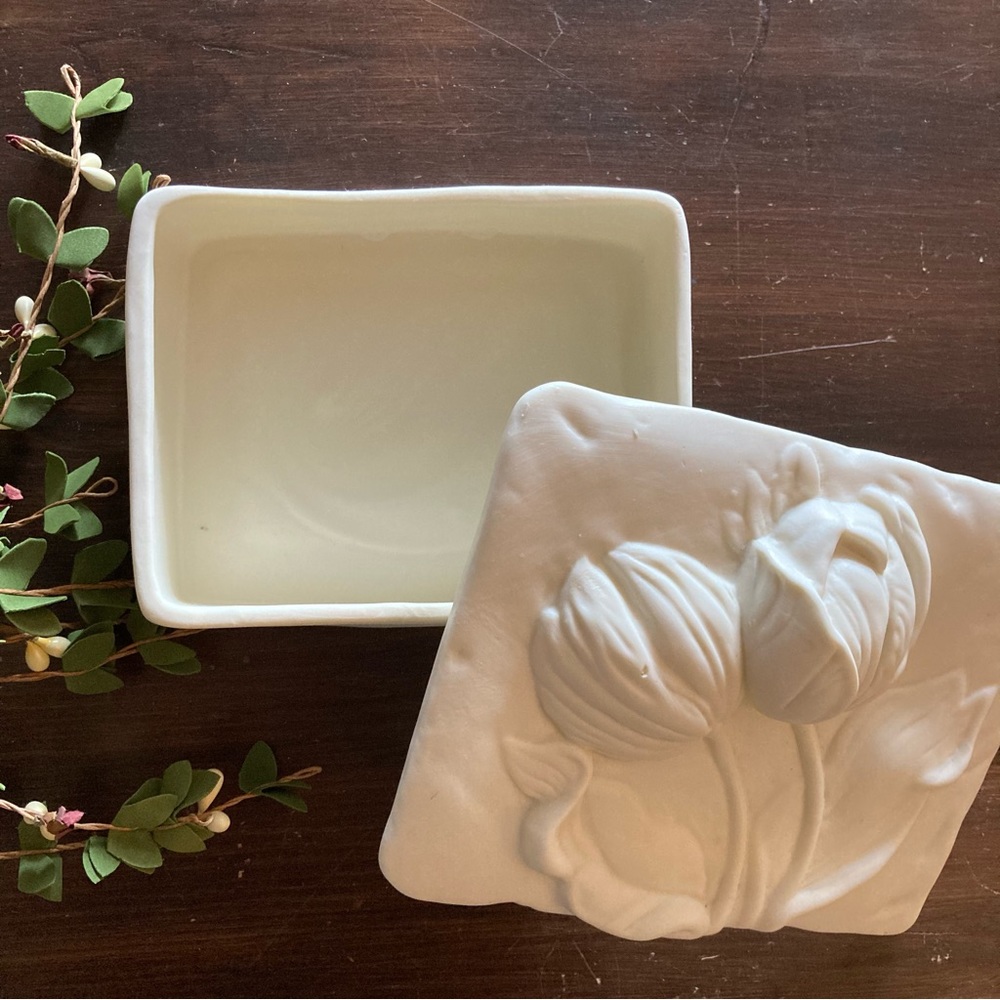 🌷Large Tulip Relief Trinket Box